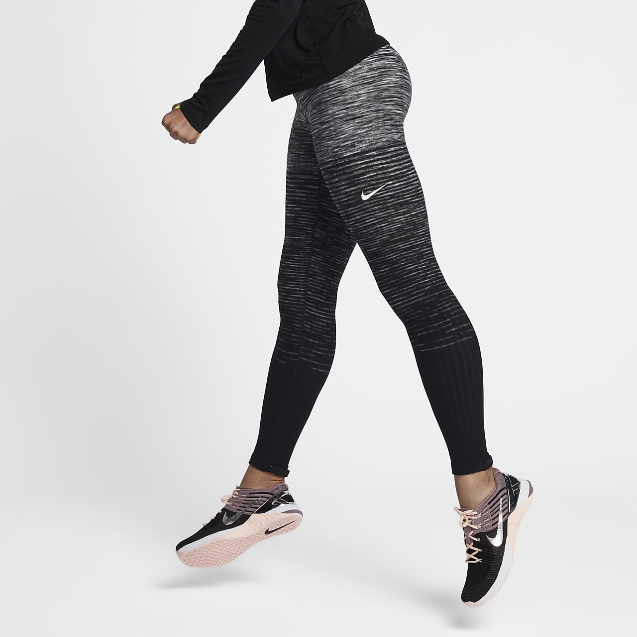 à¸à¸²à¸à¹à¸à¸à¸£à¸±à¸à¸£à¸¹à¸à¹à¸à¸£à¸à¸à¸´à¹à¸à¸à¸¹à¹à¸«à¸à¸´à¸ Nike Pro HyperWarm. Nike TH